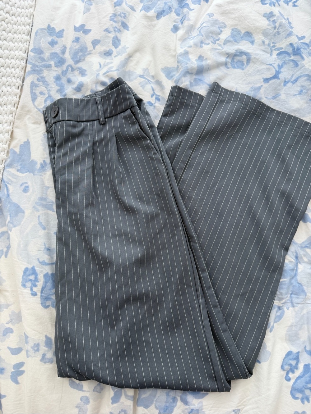 Princess Polly Size 4 Charcoal Gray Pinstripe Trousers